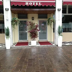 https://albergo-alla-rosa-montecchio-maggiore.hotelinveneto.com